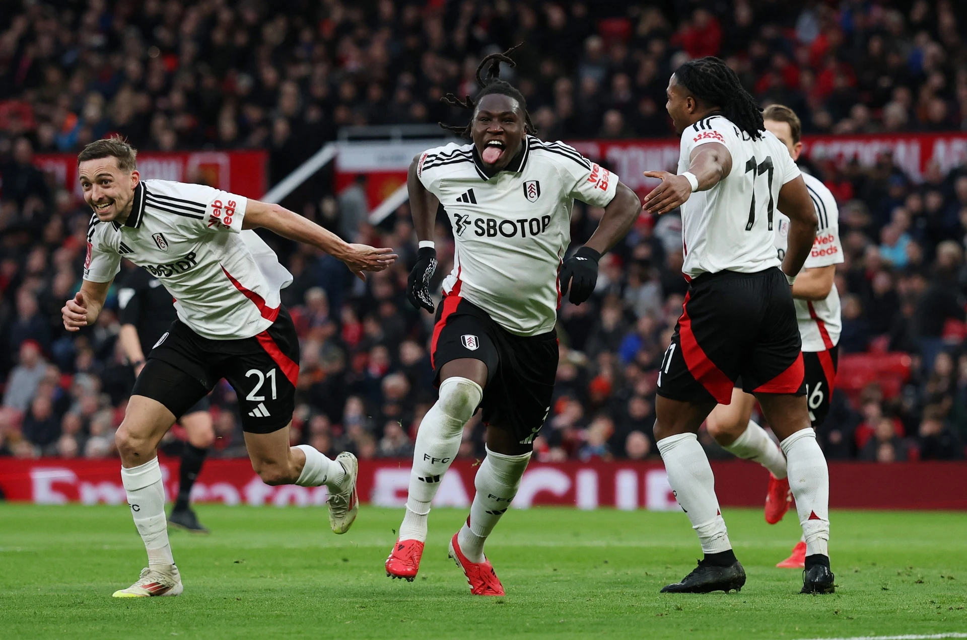 风云突变曼联关键时刻单刀错失，全明星赛版图或变，气氛紧张，轮换策略成焦点(风云突变军阀重开战指什么战争)